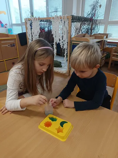 Pokusy a objevy obrázek